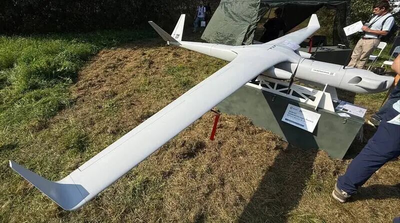 The image shows the RD-8 UAV unveiled by Russia’s KB Valkyriya at the exhibition. Its most groundbreaking feature is the integration of the opposing side’s Starlink satellite communication system, enabling it to function as a UAV mothership capable of launching attacks deep behind Ukrainian lines. (Image credit: VD: Enemy Intelligence)